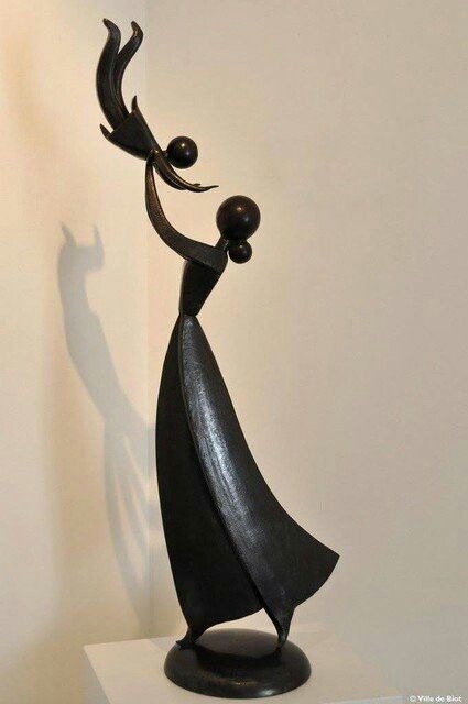 Abstract Iron Mother Holding Baby Statue