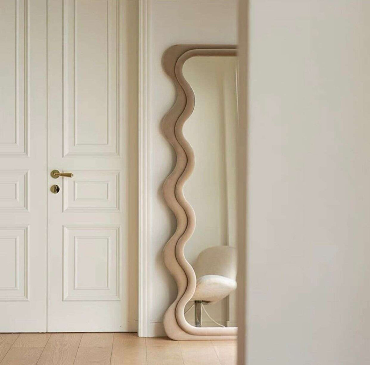 Serene Glow venus valvet Mirror